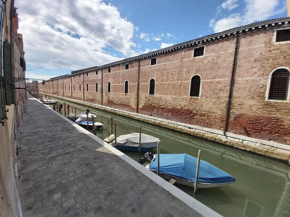 Veneziacentopercento Corderie Apartment إيطاليا